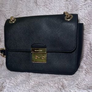 Black Michael Kors Saffiano medium bag